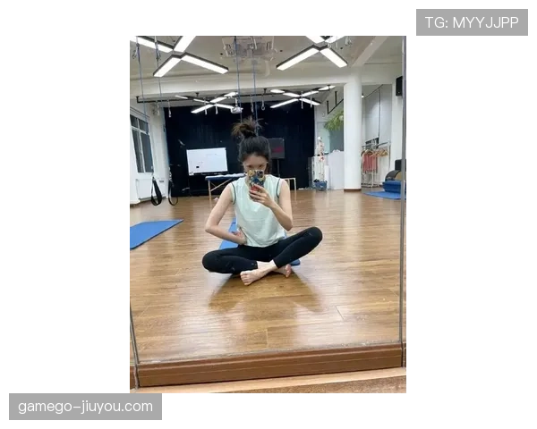 彭帅训练完直接啃鸡腿，这自律和放纵的切换也太真实了